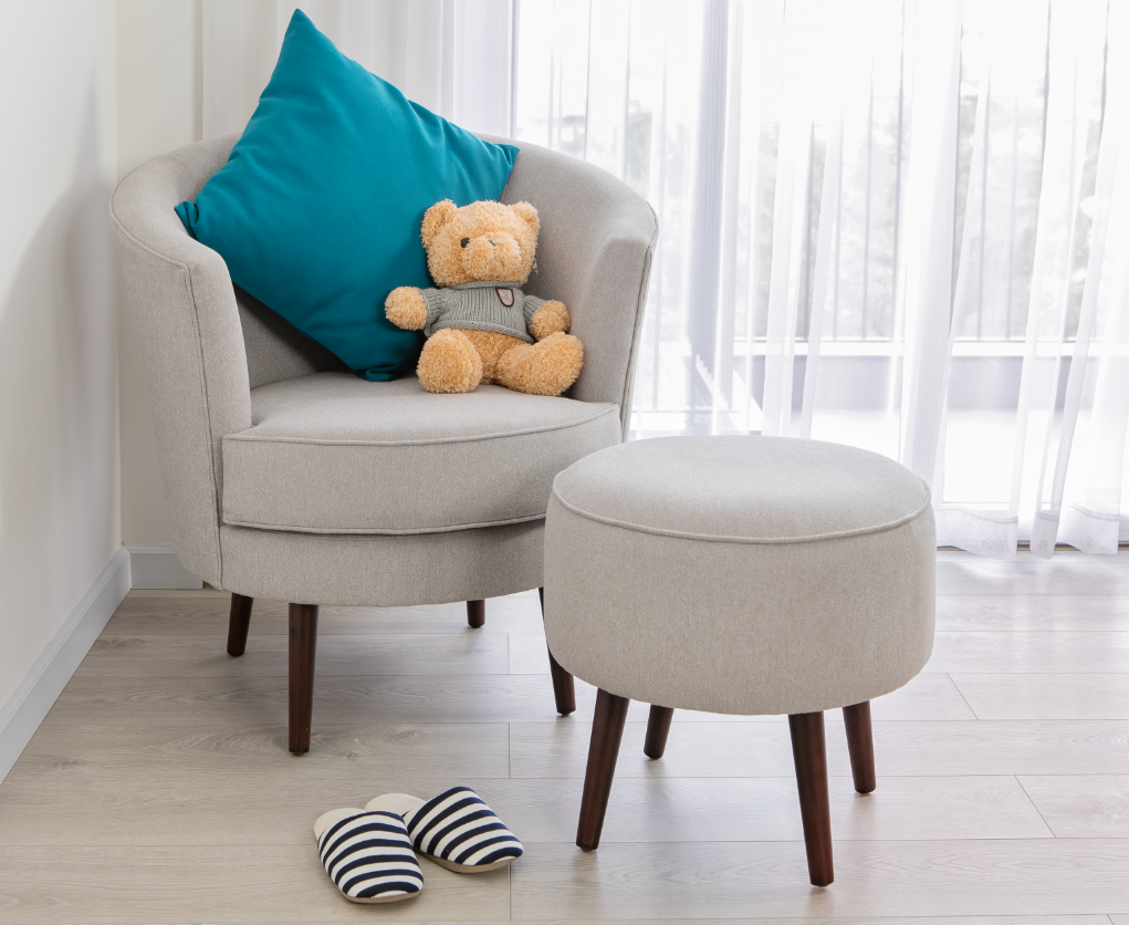 Sofa đơn tròn có hình dáng đẹp và tạo cảm giác mềm mại hơn cho căn phòng