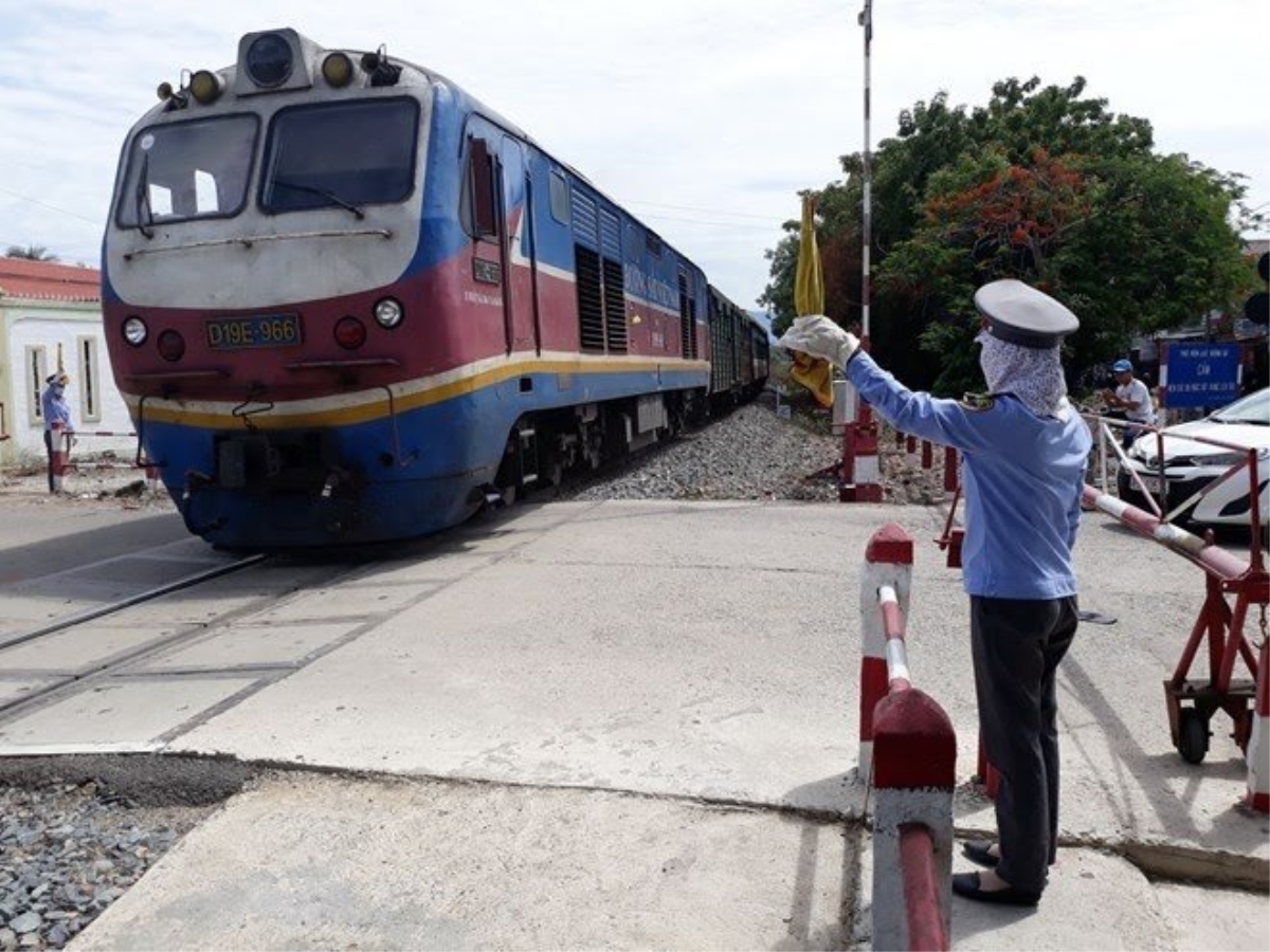 Lao động ngành đường sắt có nguy cơ thất nghiệp khi dừng toàn bộ đoàn tàu hành khách 